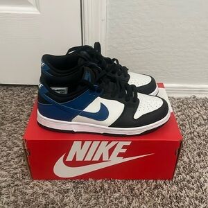 nike dunks. used once. size: 6.5 kids